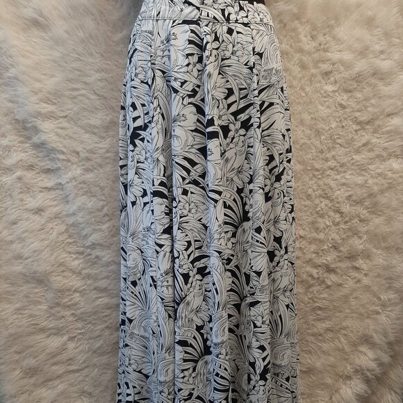 White House Black Market Women's Black and White Floral Maxi Skirt Size: 8 - Picture 1 of 8